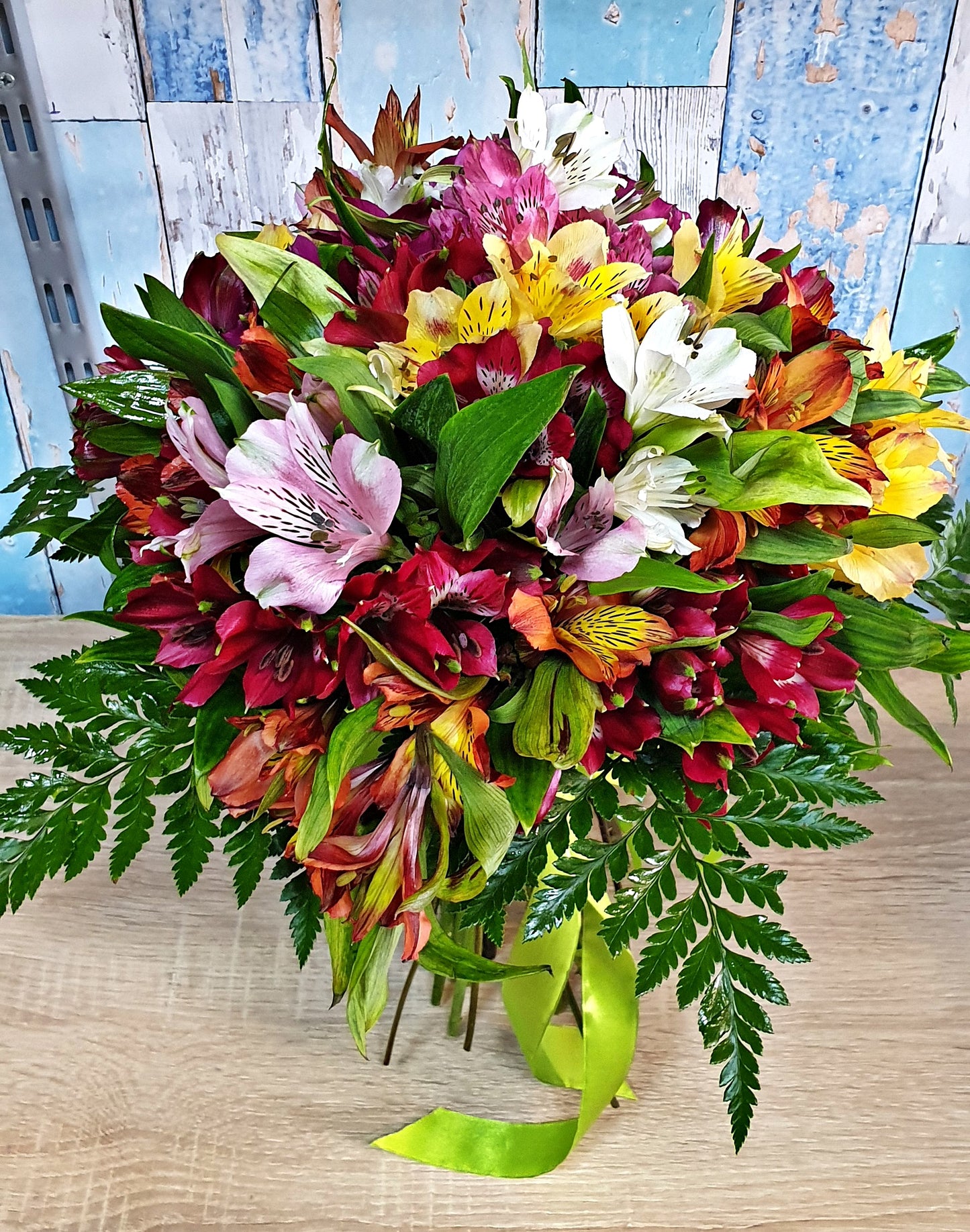 Buchet din 15 Alstroemeria multicoloră